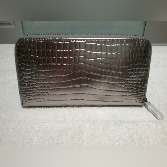 BRAND NEW Tory Burch Zippy Wallet - Picture 3 of 3